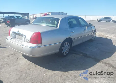 2004 Lincoln Town Car Ultimate from USA, damaged, VIN 1LNHM83W14Y668754